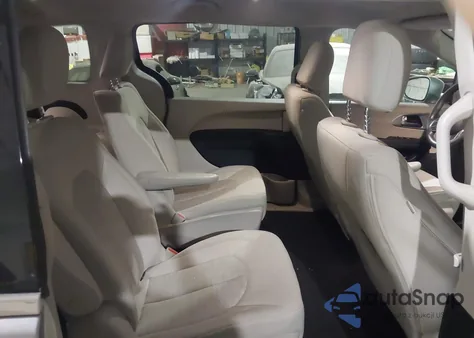 2018 Chrysler Pacifica Hybrid Touring Plus z USA, uszkodzony, nr VIN 2C4RC1H78JR332961